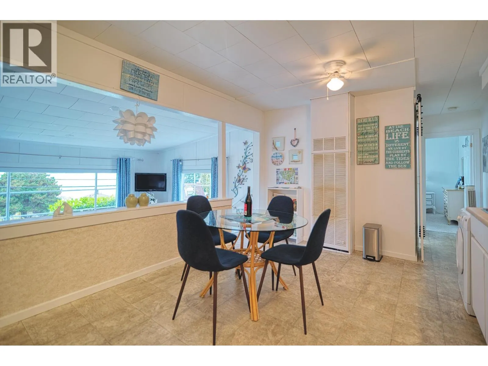 5218 SUNSHINE COAST HIGHWAY