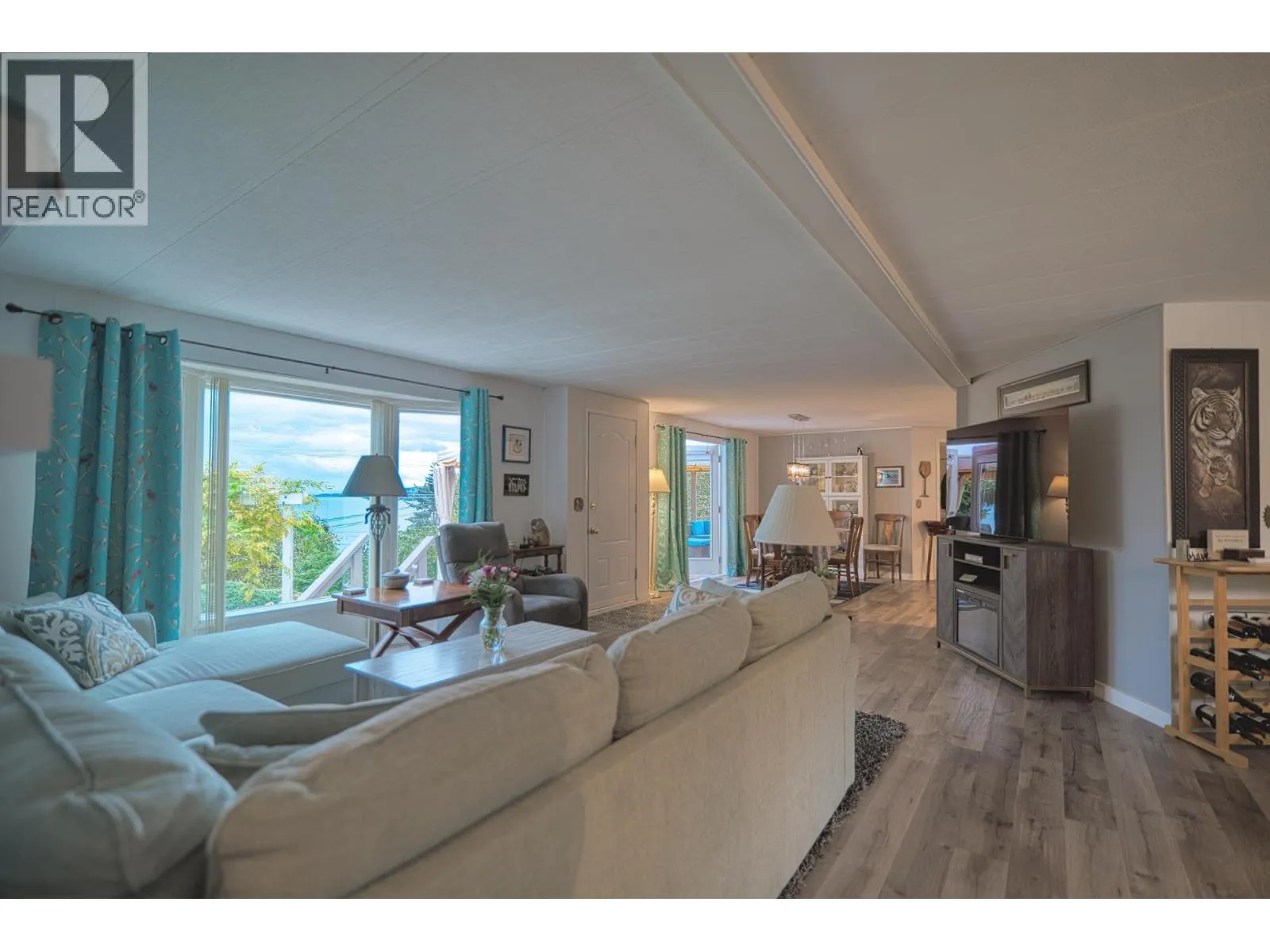 5218 SUNSHINE COAST HIGHWAY