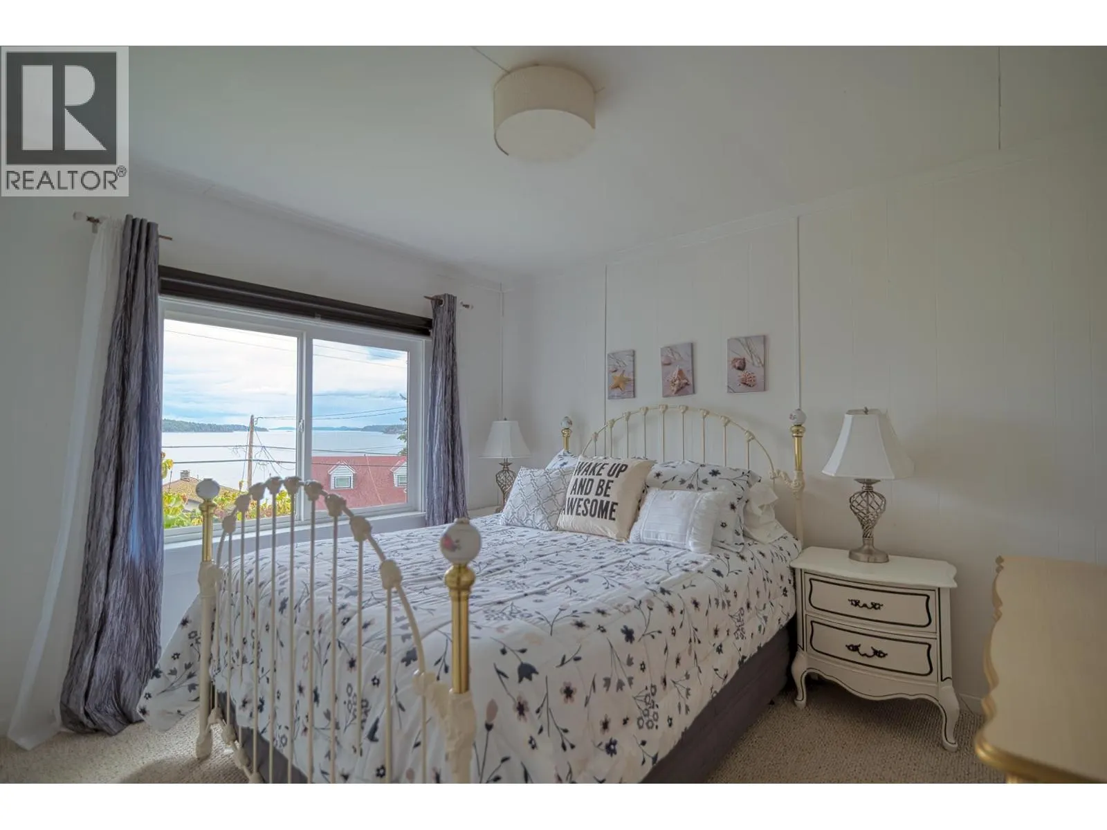 5218 SUNSHINE COAST HIGHWAY