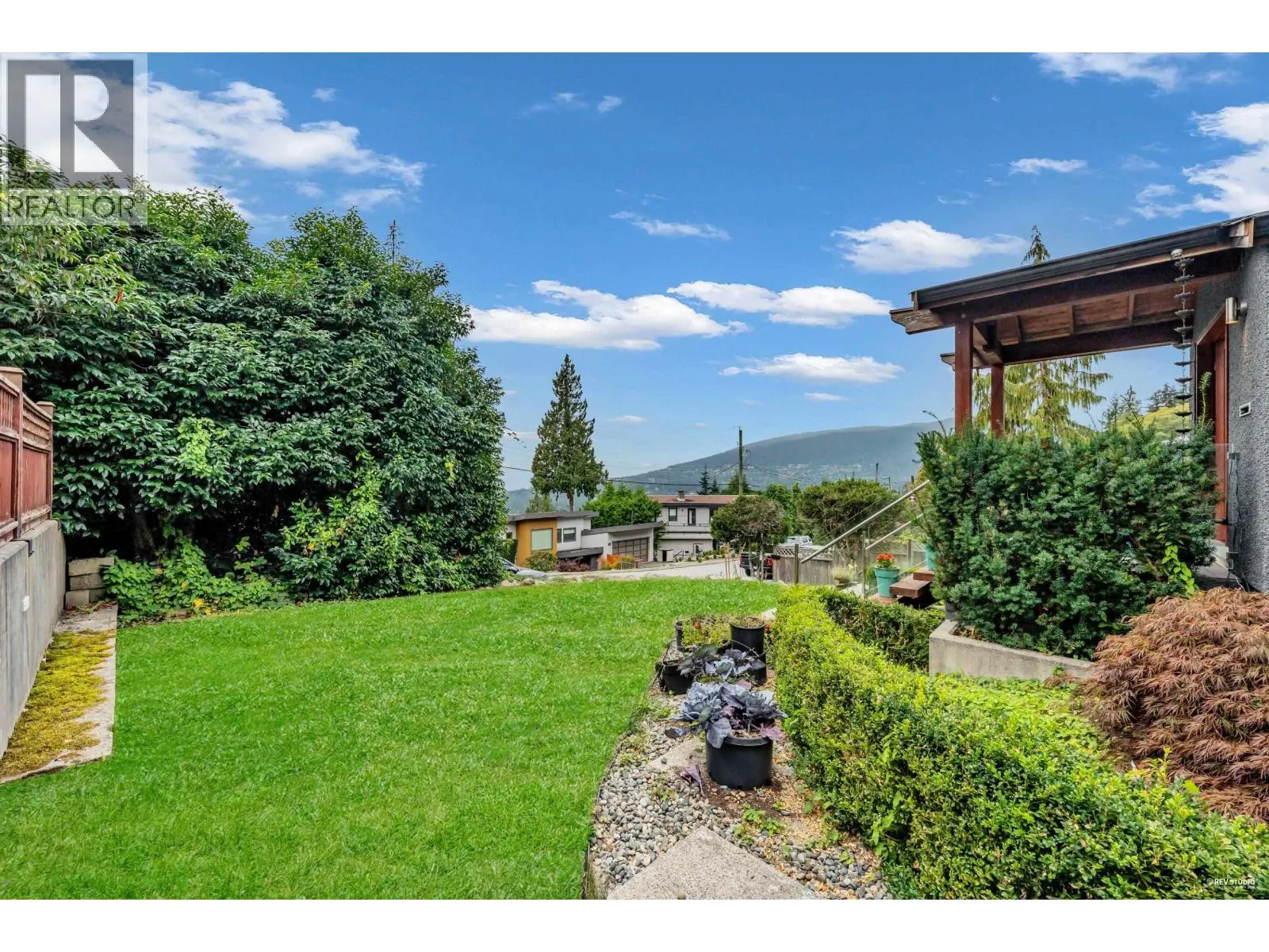 562 ALPINE COURT