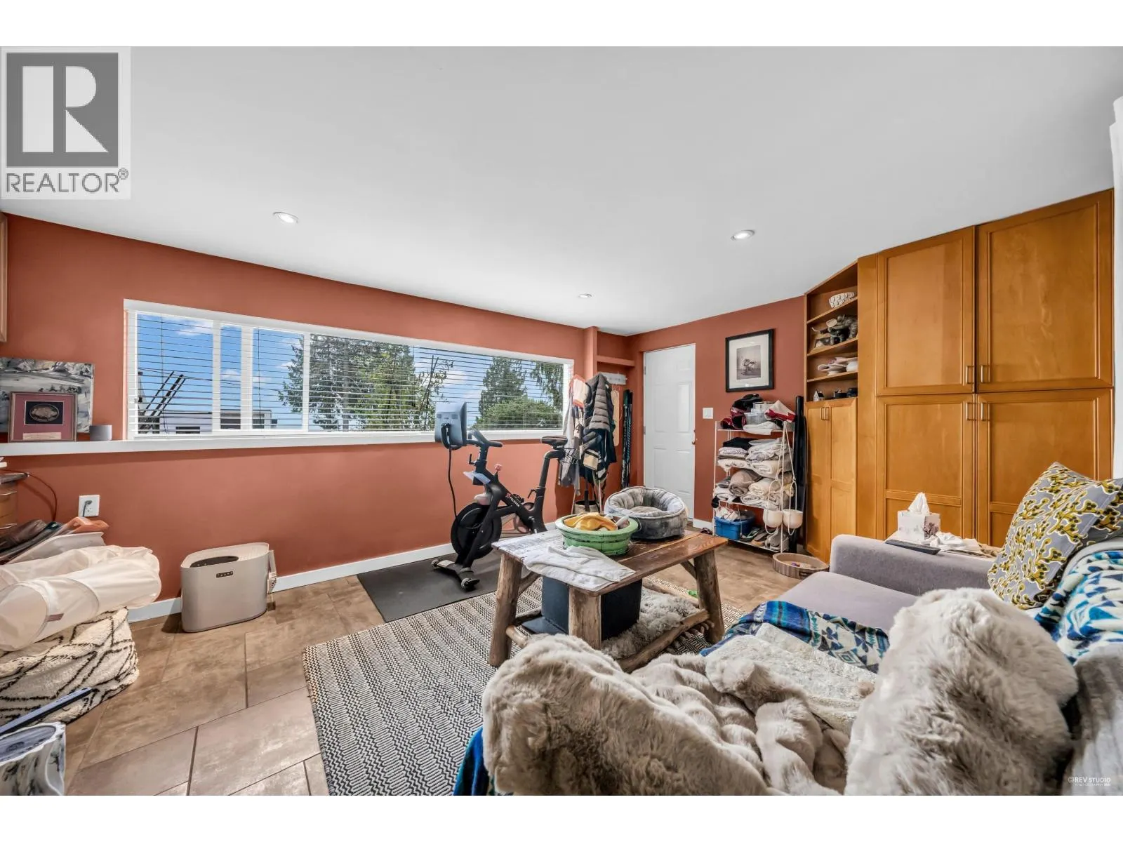 562 ALPINE COURT