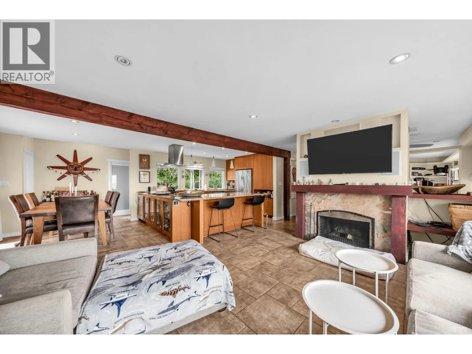 562 ALPINE COURT