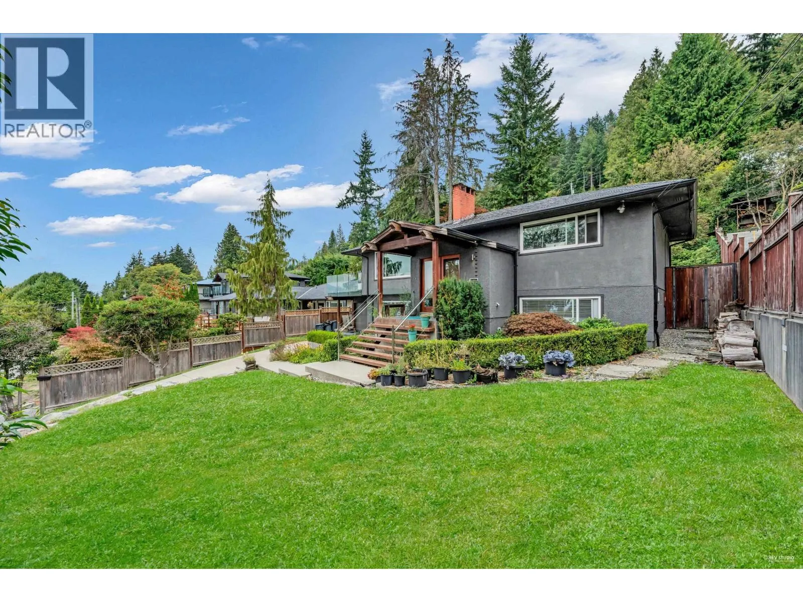 562 ALPINE COURT