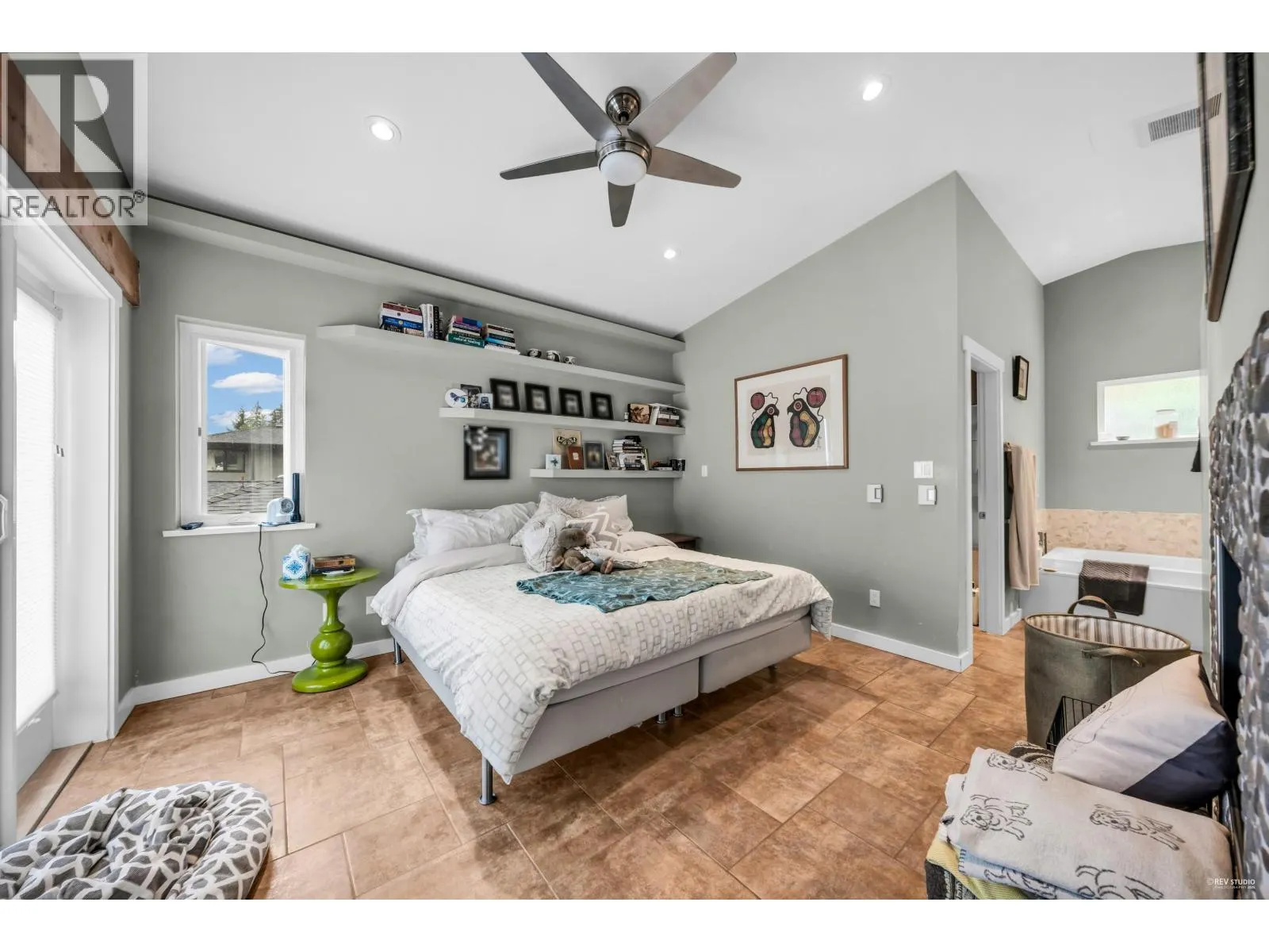 562 ALPINE COURT