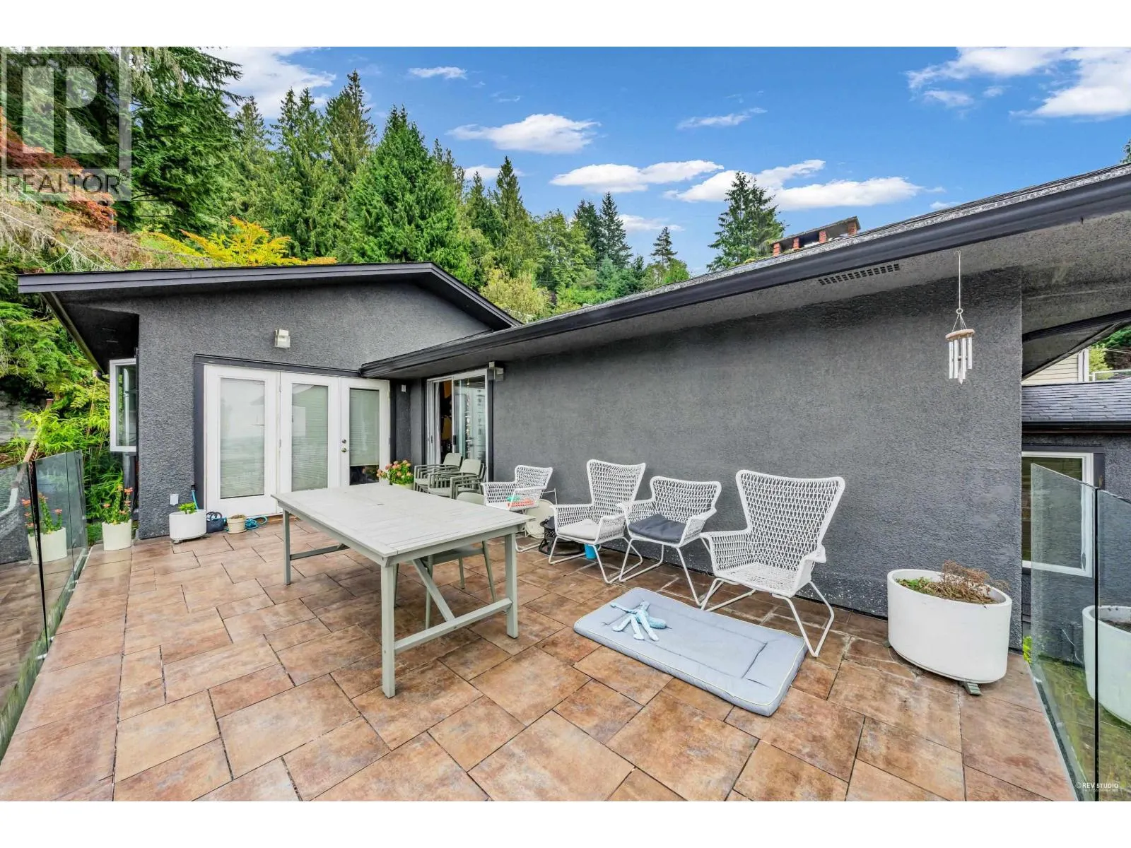 562 ALPINE COURT