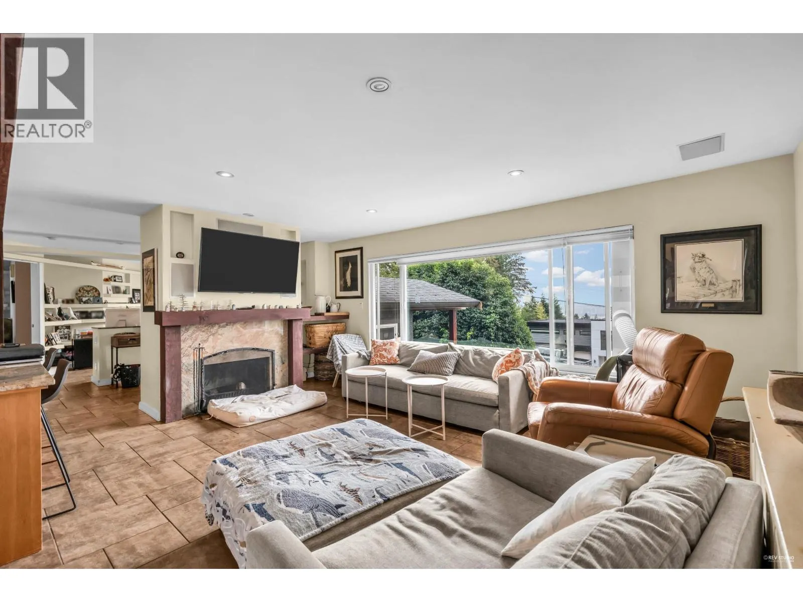 562 ALPINE COURT