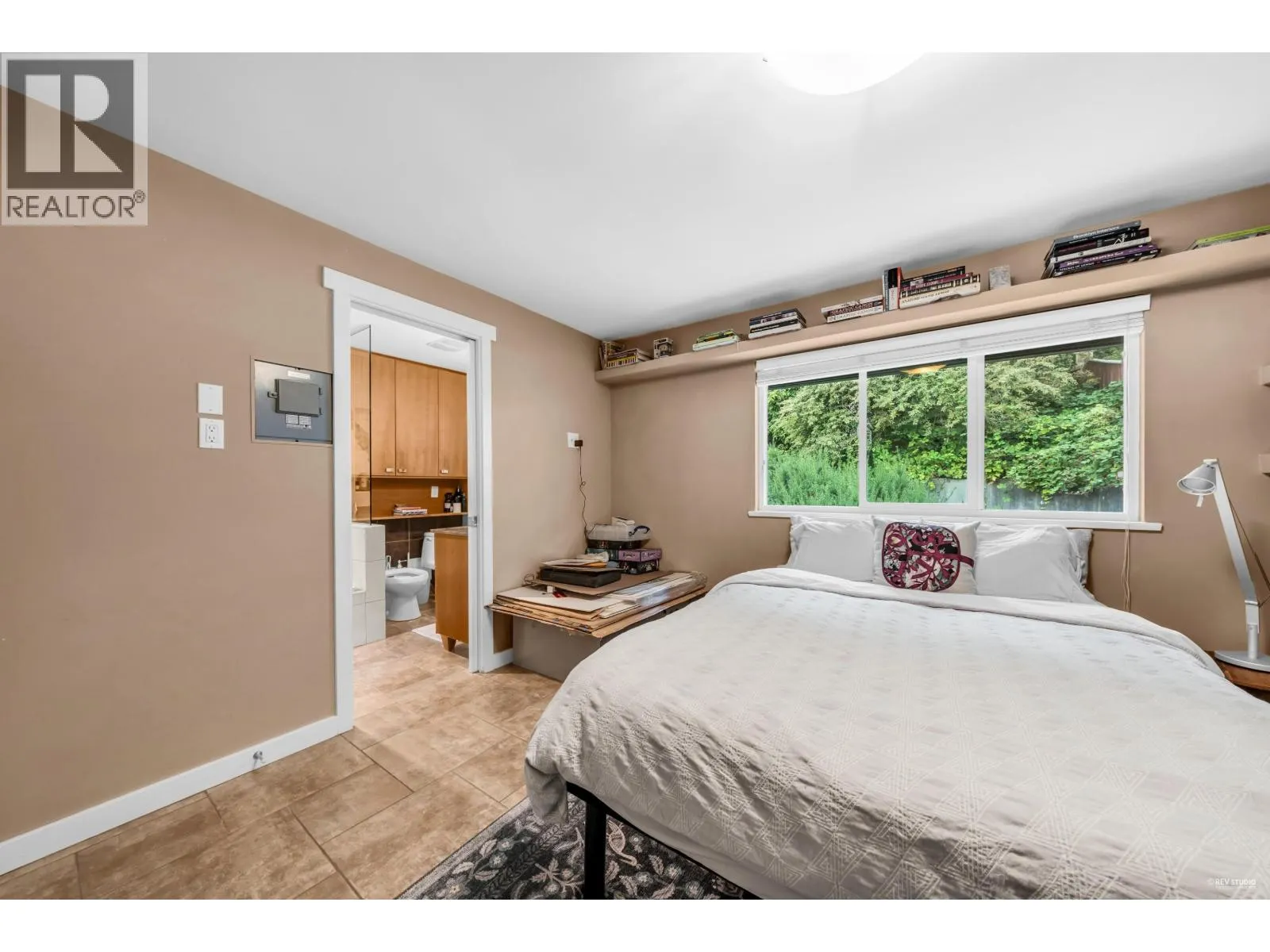 562 ALPINE COURT