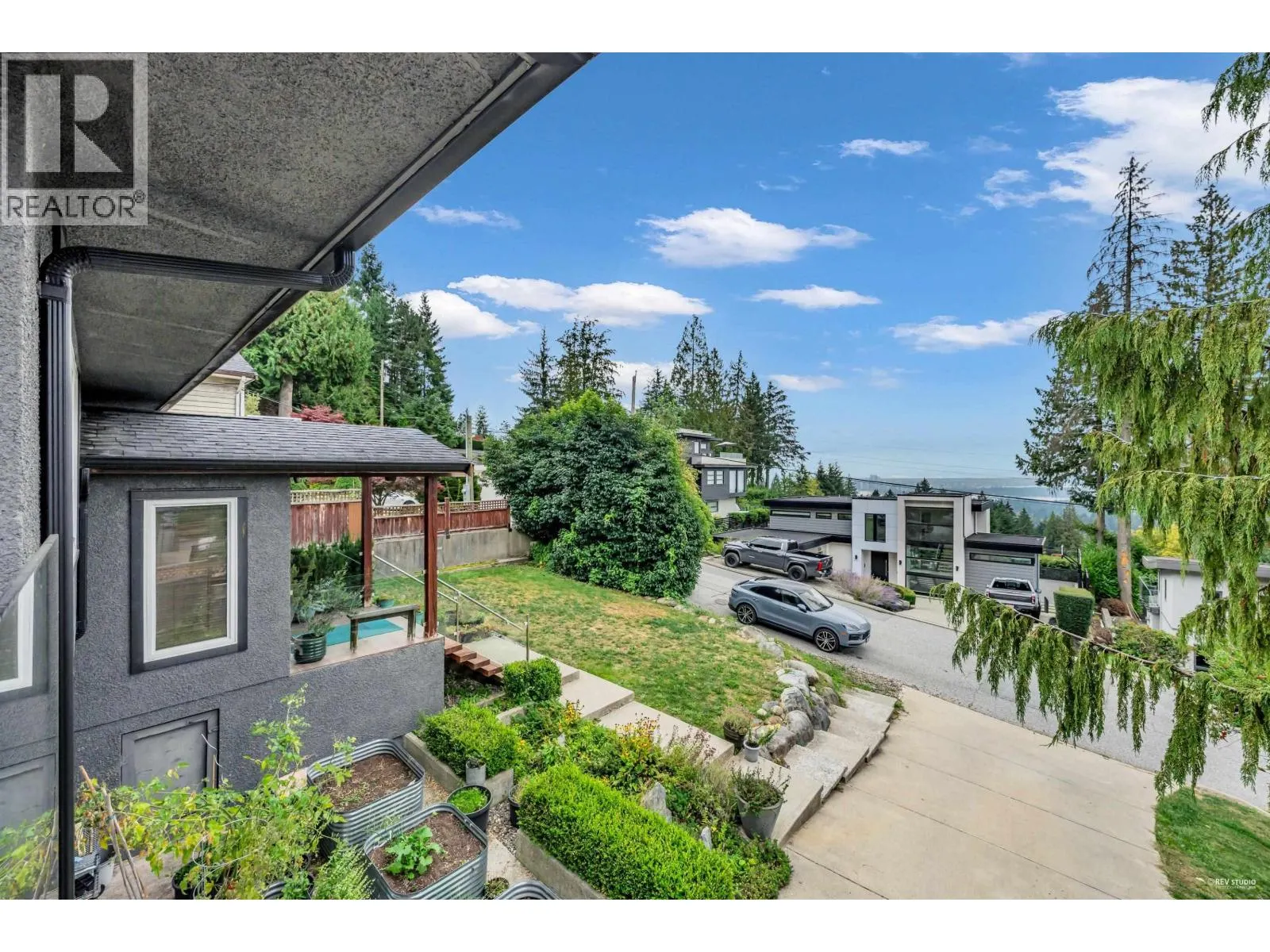 562 ALPINE COURT