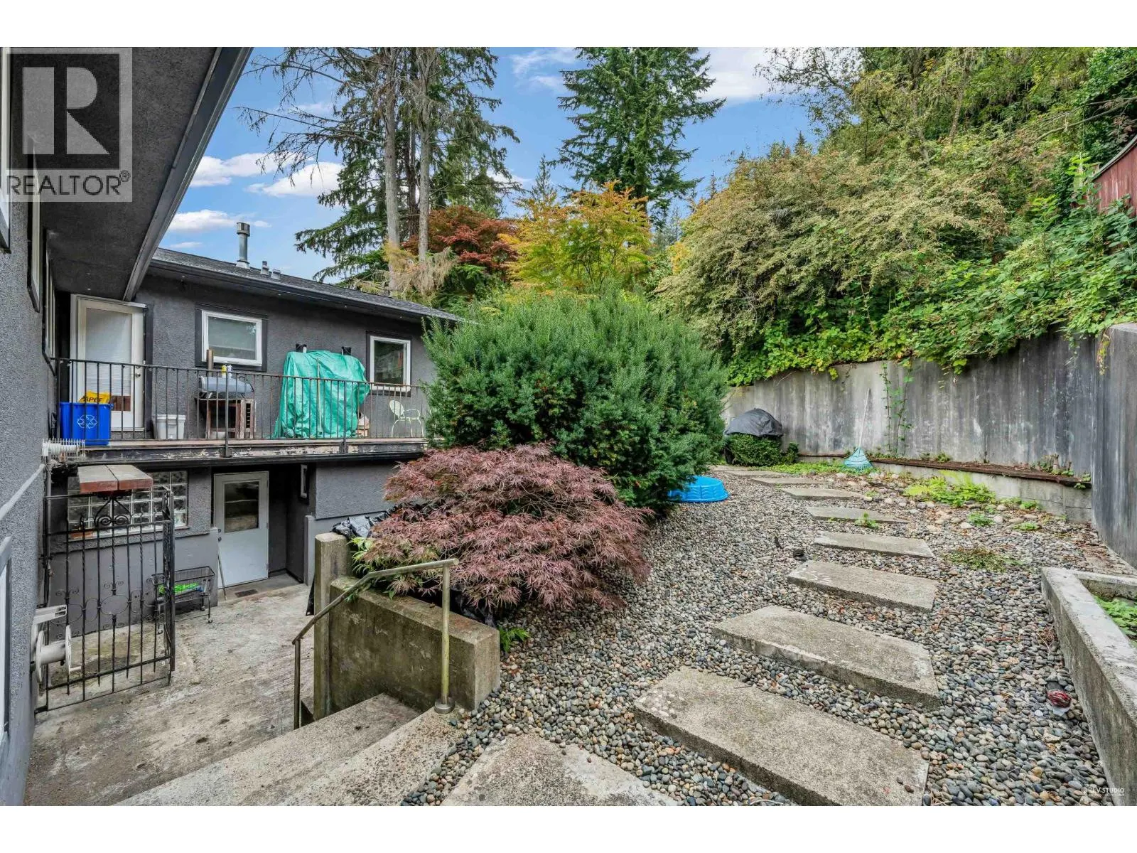 562 ALPINE COURT