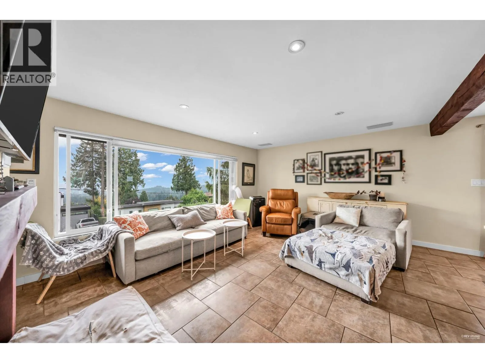 562 ALPINE COURT