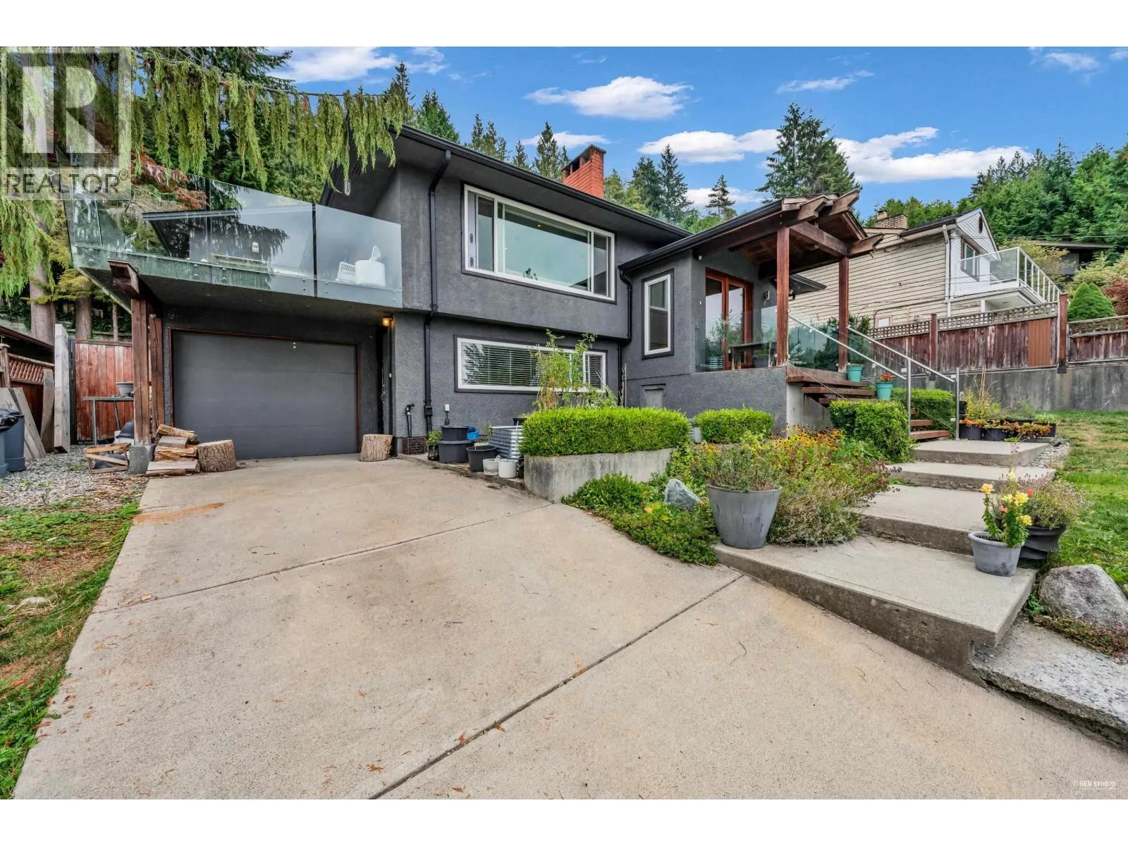 562 ALPINE COURT