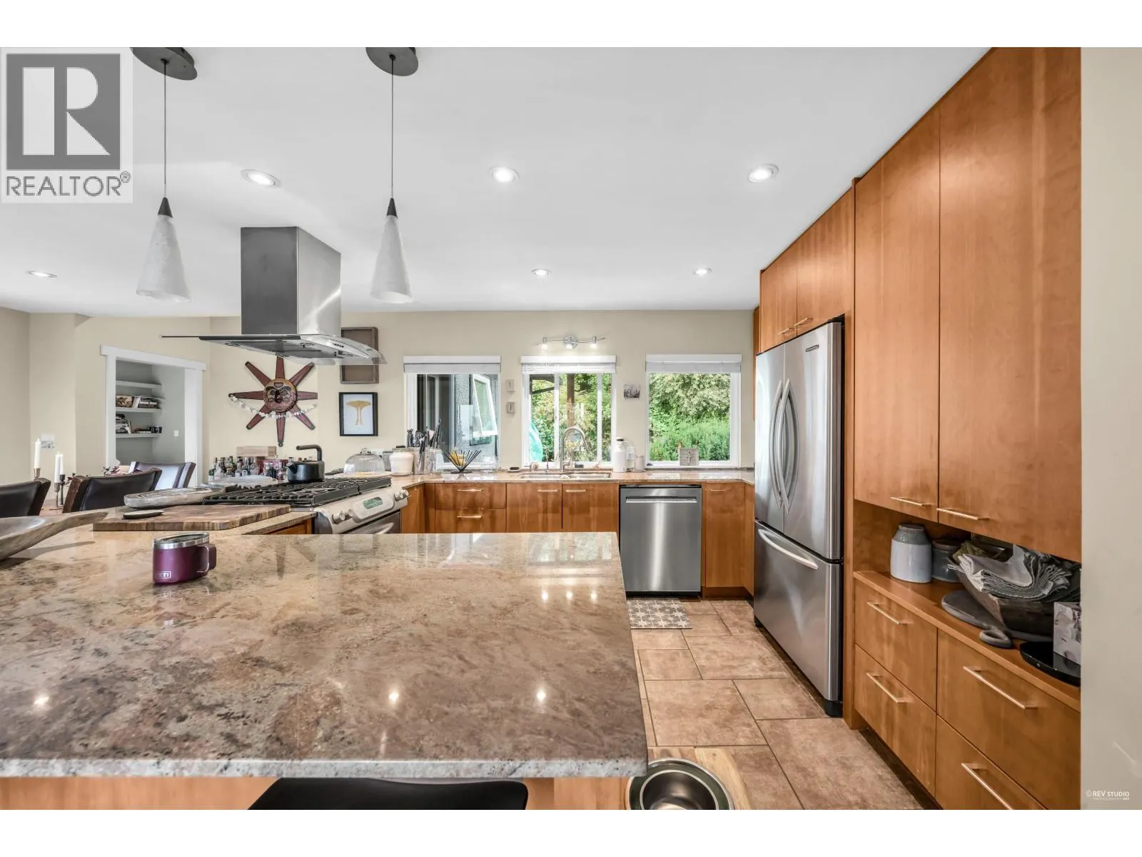 562 ALPINE COURT