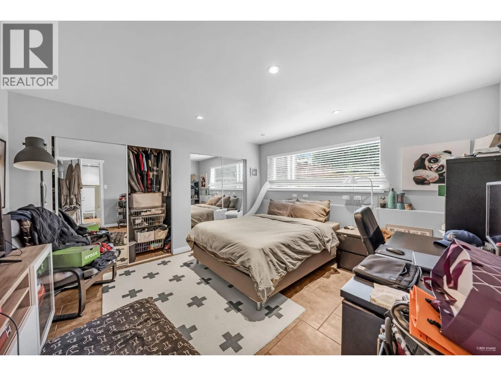 562 ALPINE COURT