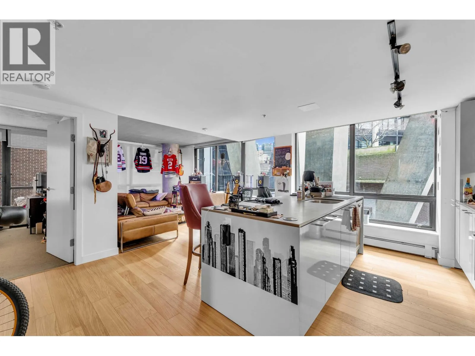 205 128 W CORDOVA STREET