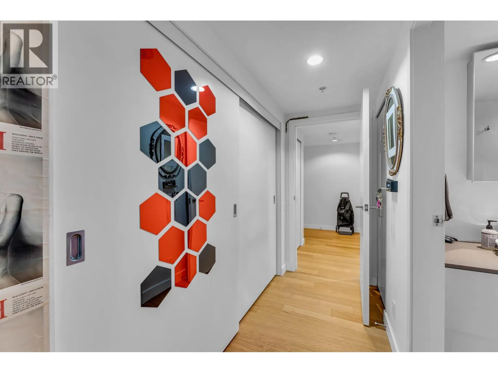 205 128 W CORDOVA STREET