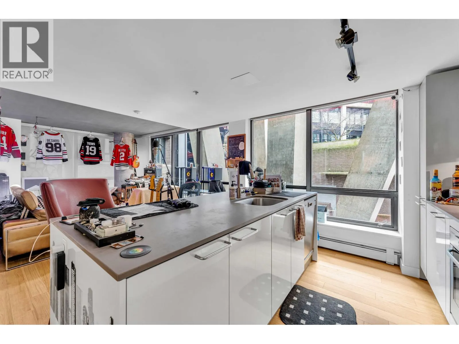 205 128 W CORDOVA STREET