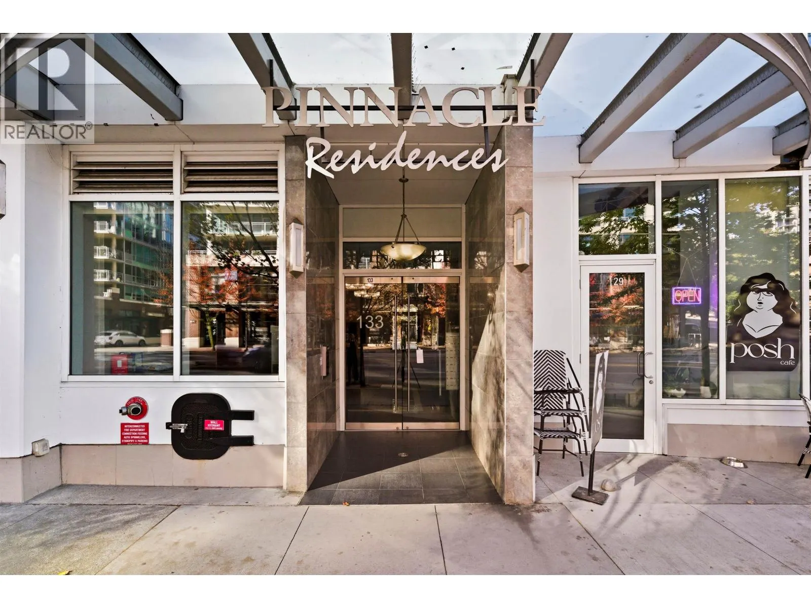 708 133 E ESPLANADE