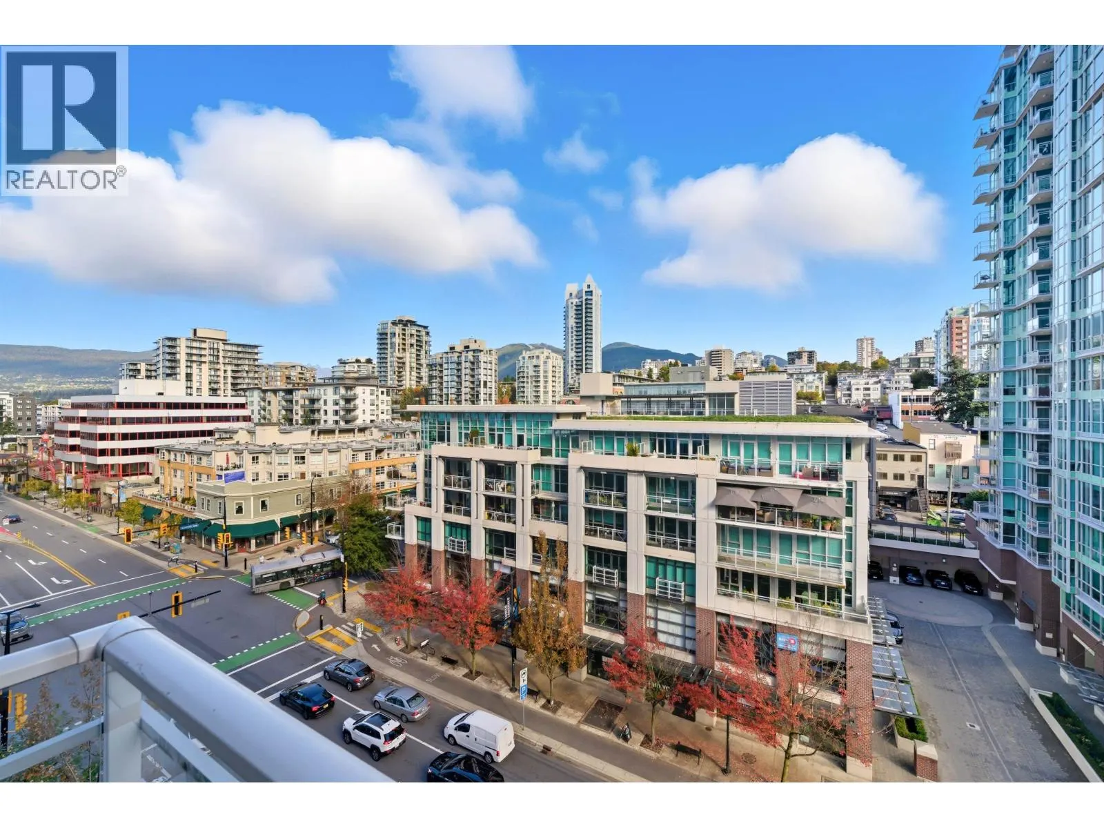 708 133 E ESPLANADE