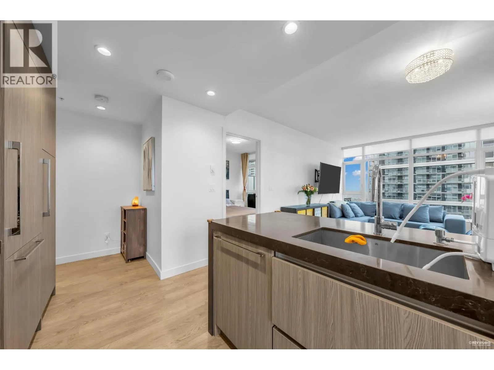 2507 6080 MCKAY AVENUE