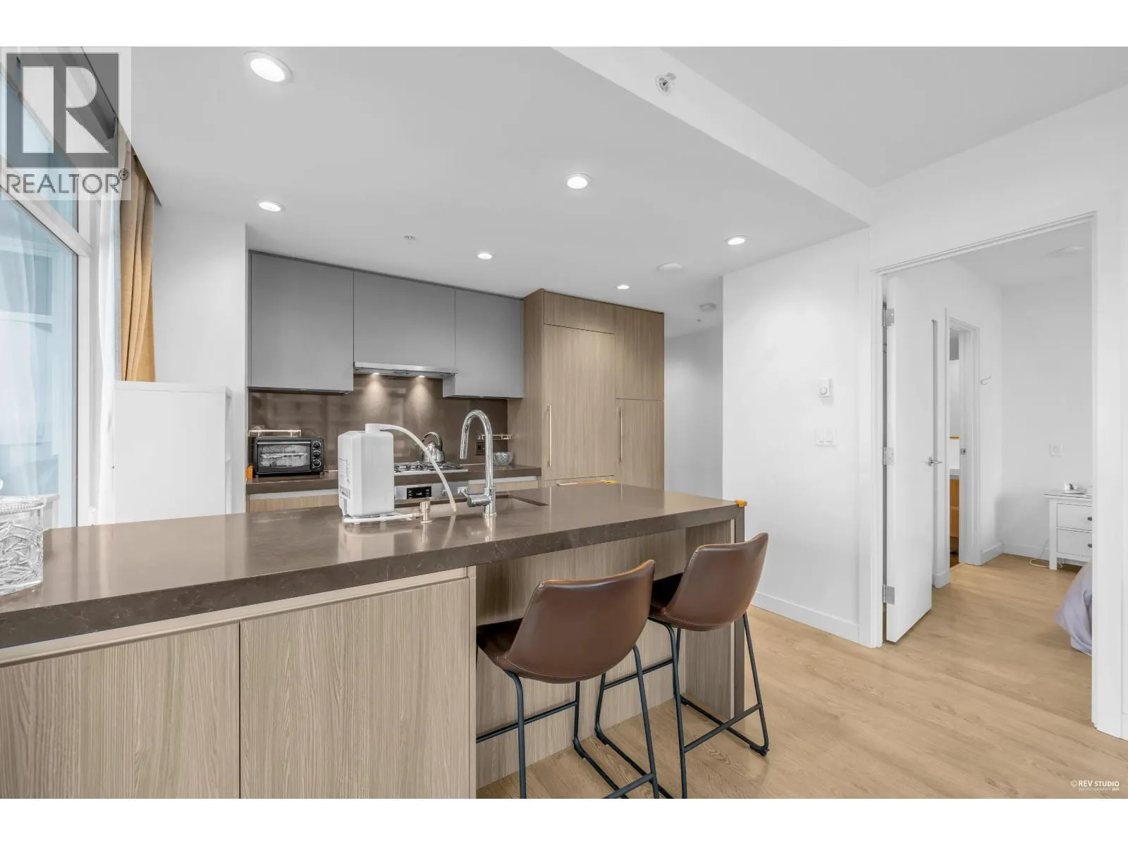 2507 6080 MCKAY AVENUE
