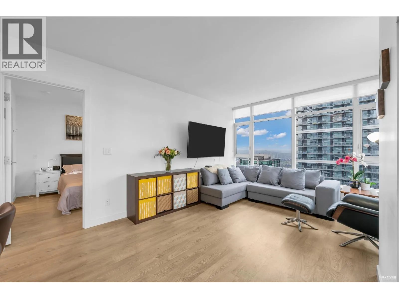 2507 6080 MCKAY AVENUE