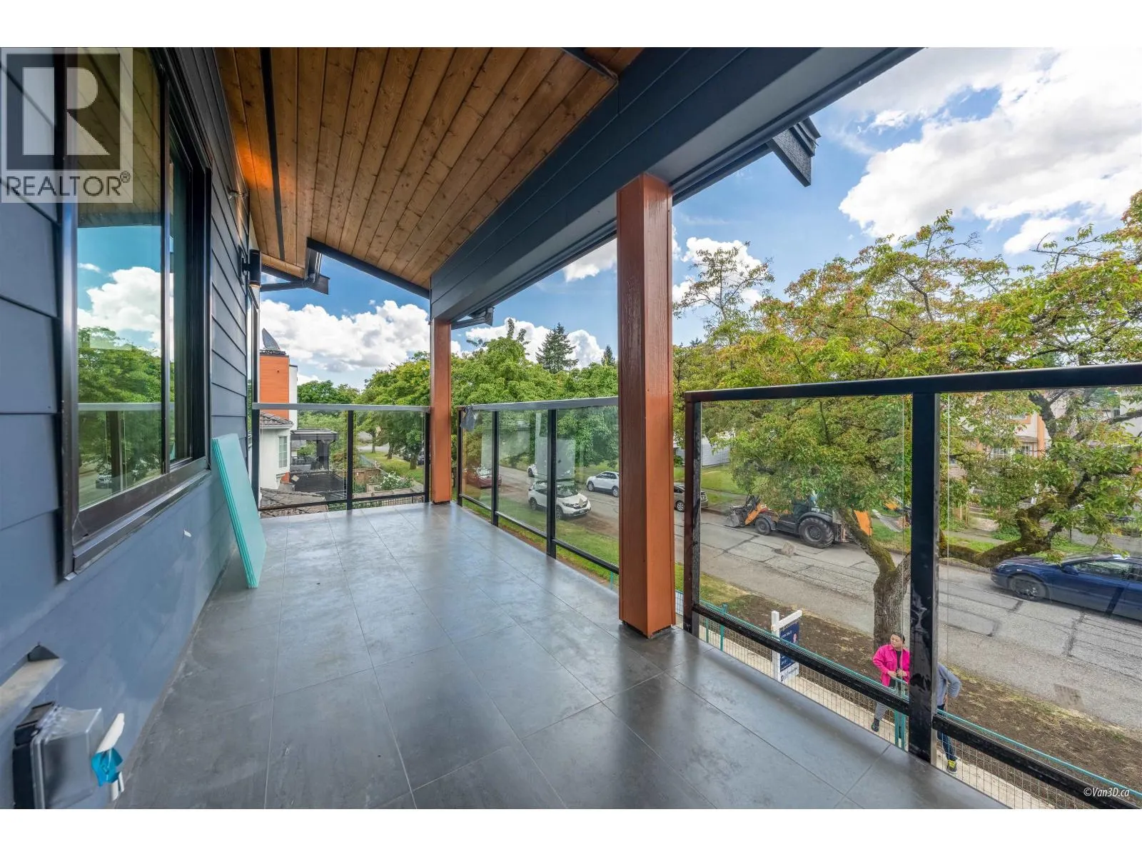 202 5092 SLOCAN STREET