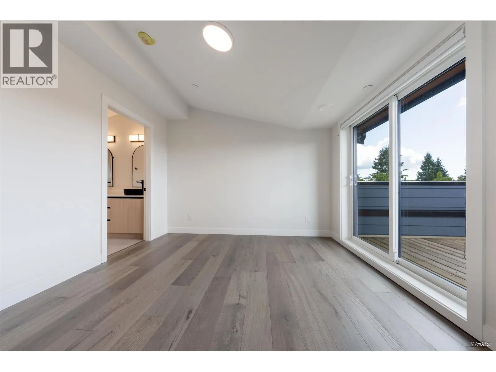 202 5092 SLOCAN STREET