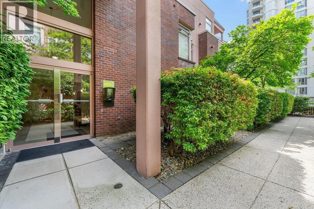402 2271 BELLEVUE AVENUE