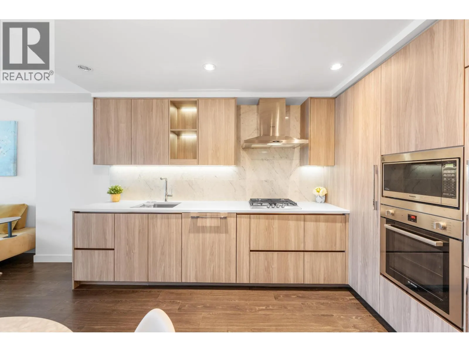 3905 4730 LOUGHEED HIGHWAY