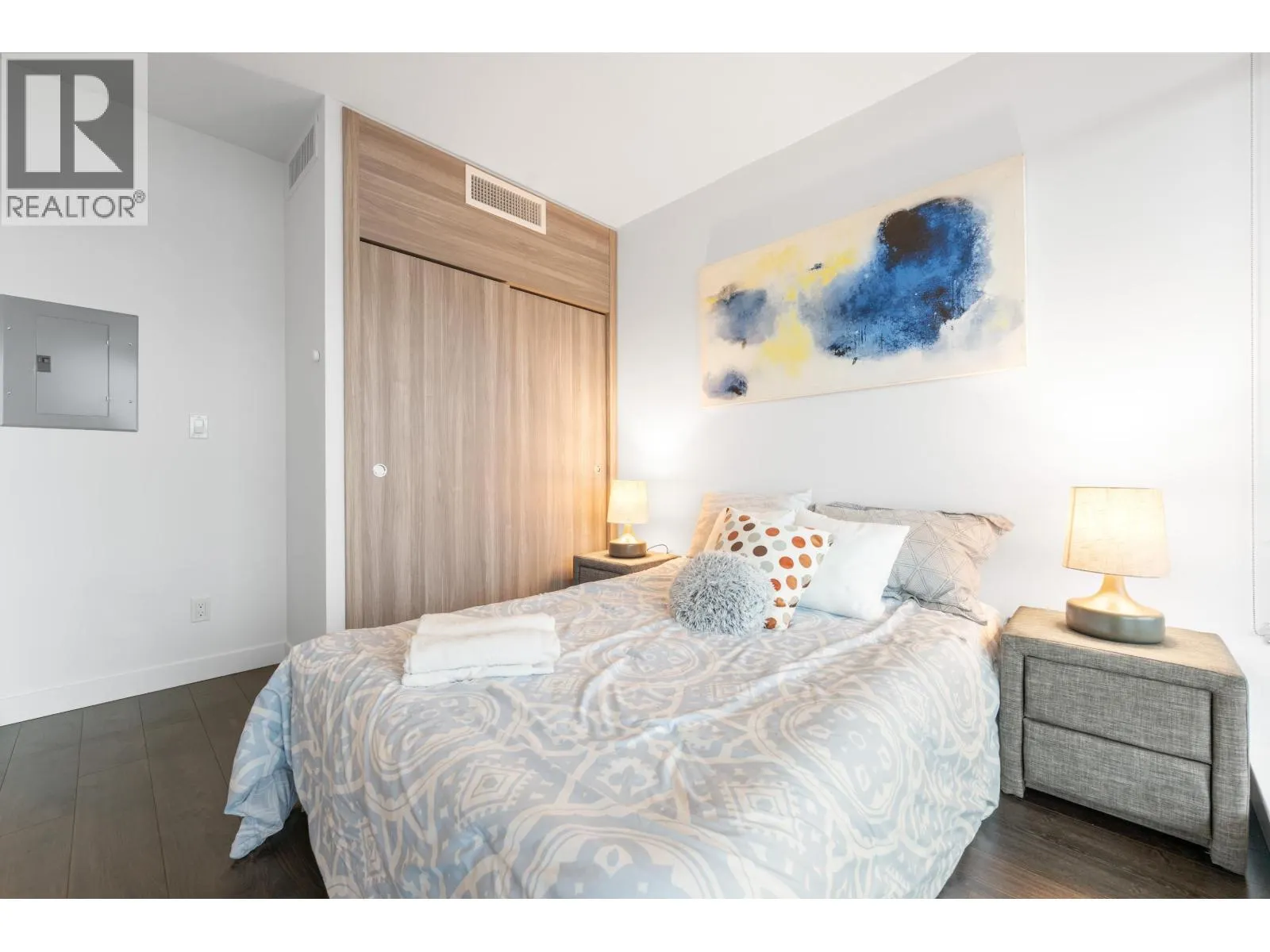 3905 4730 LOUGHEED HIGHWAY