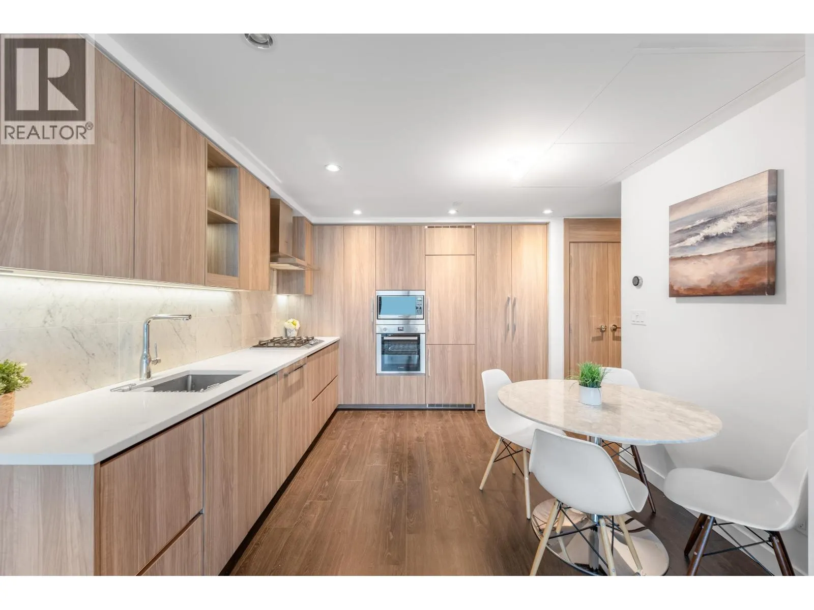 3905 4730 LOUGHEED HIGHWAY