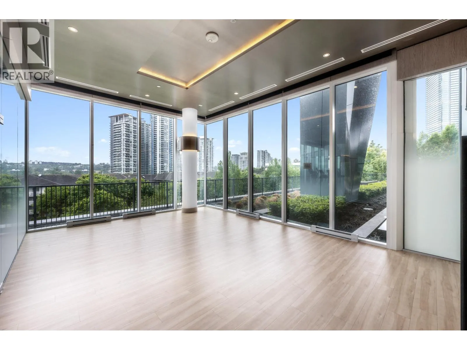 3905 4730 LOUGHEED HIGHWAY