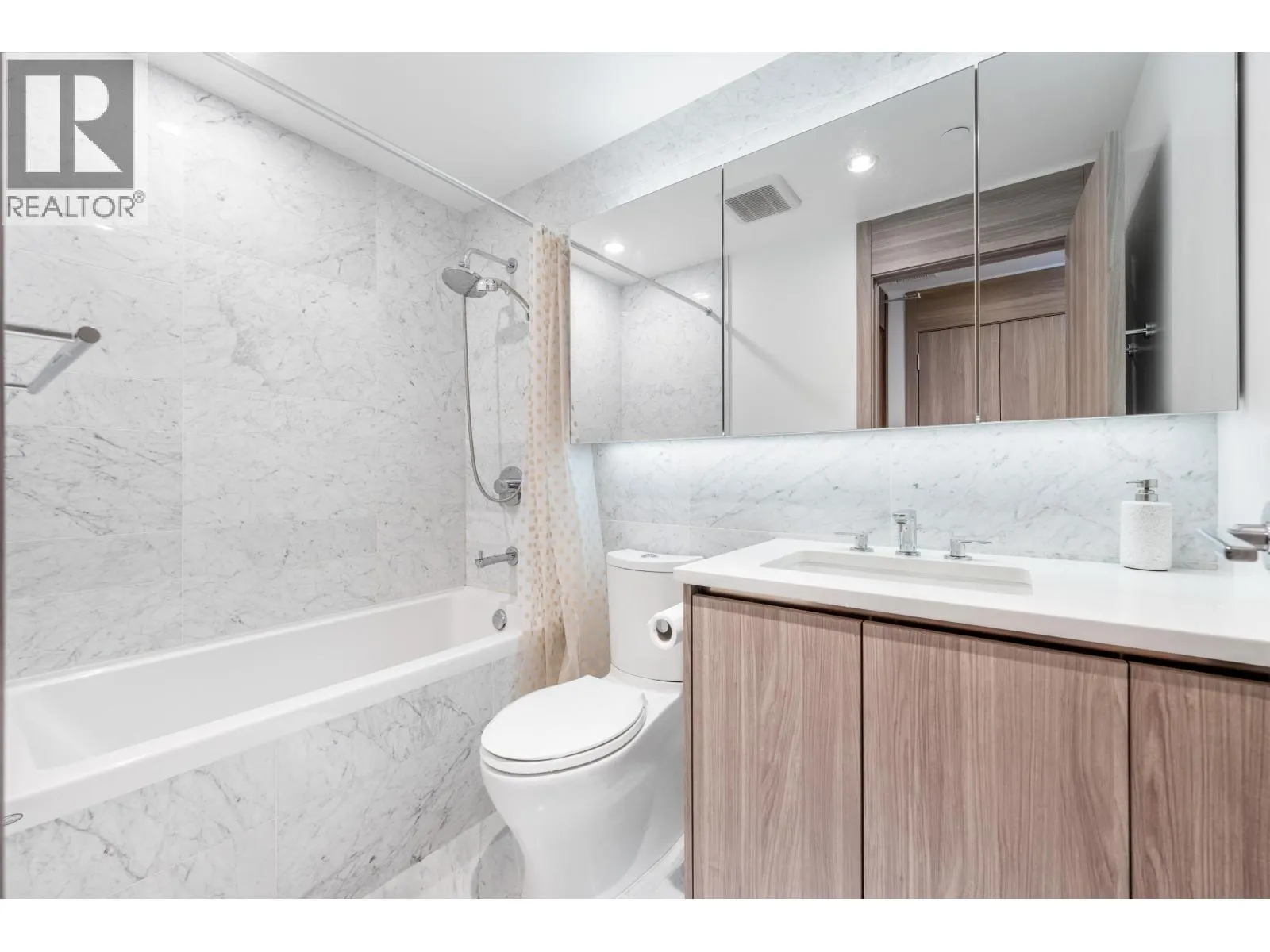 3905 4730 LOUGHEED HIGHWAY