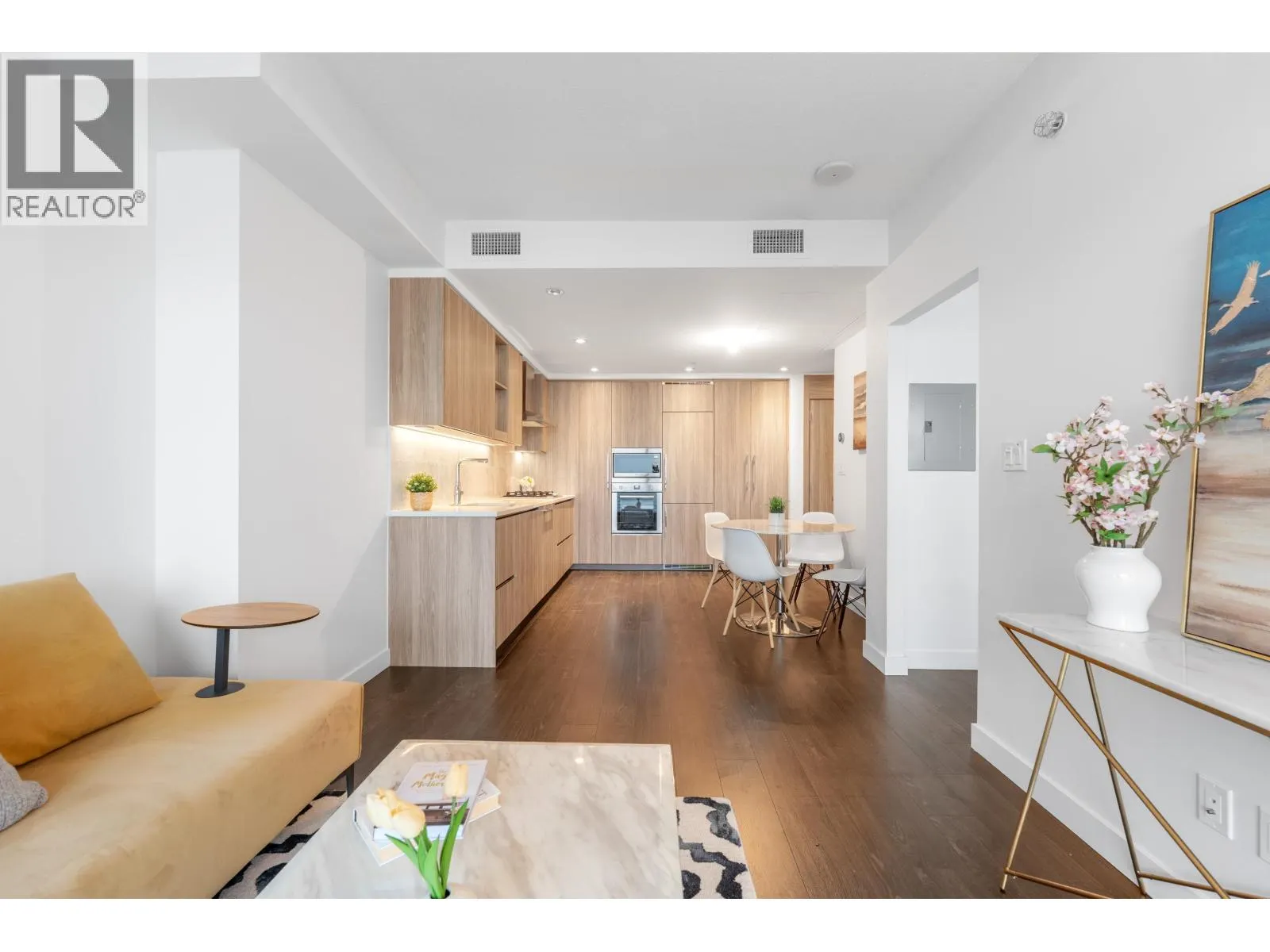 3905 4730 LOUGHEED HIGHWAY