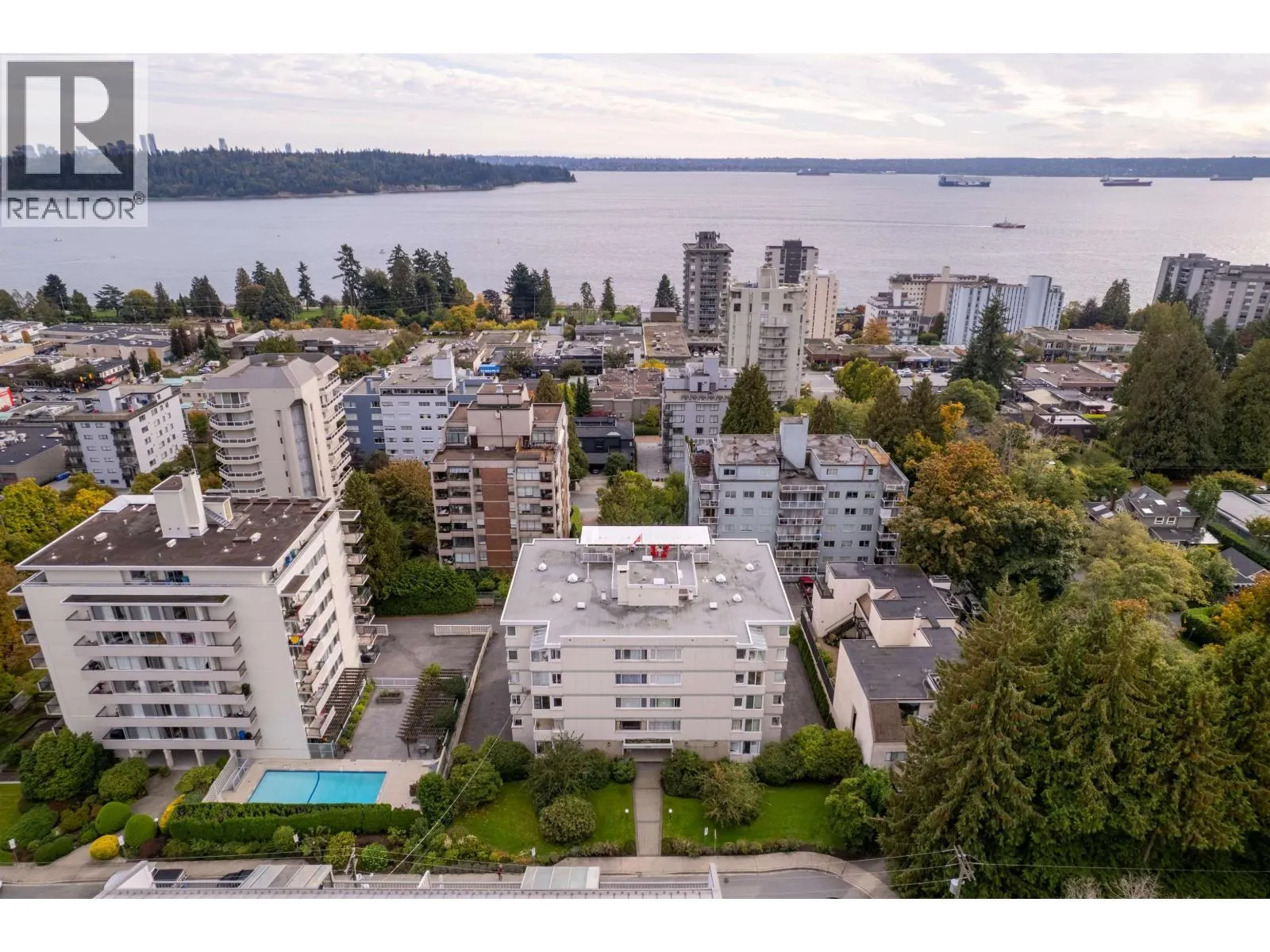 402 1750 ESQUIMALT AVENUE