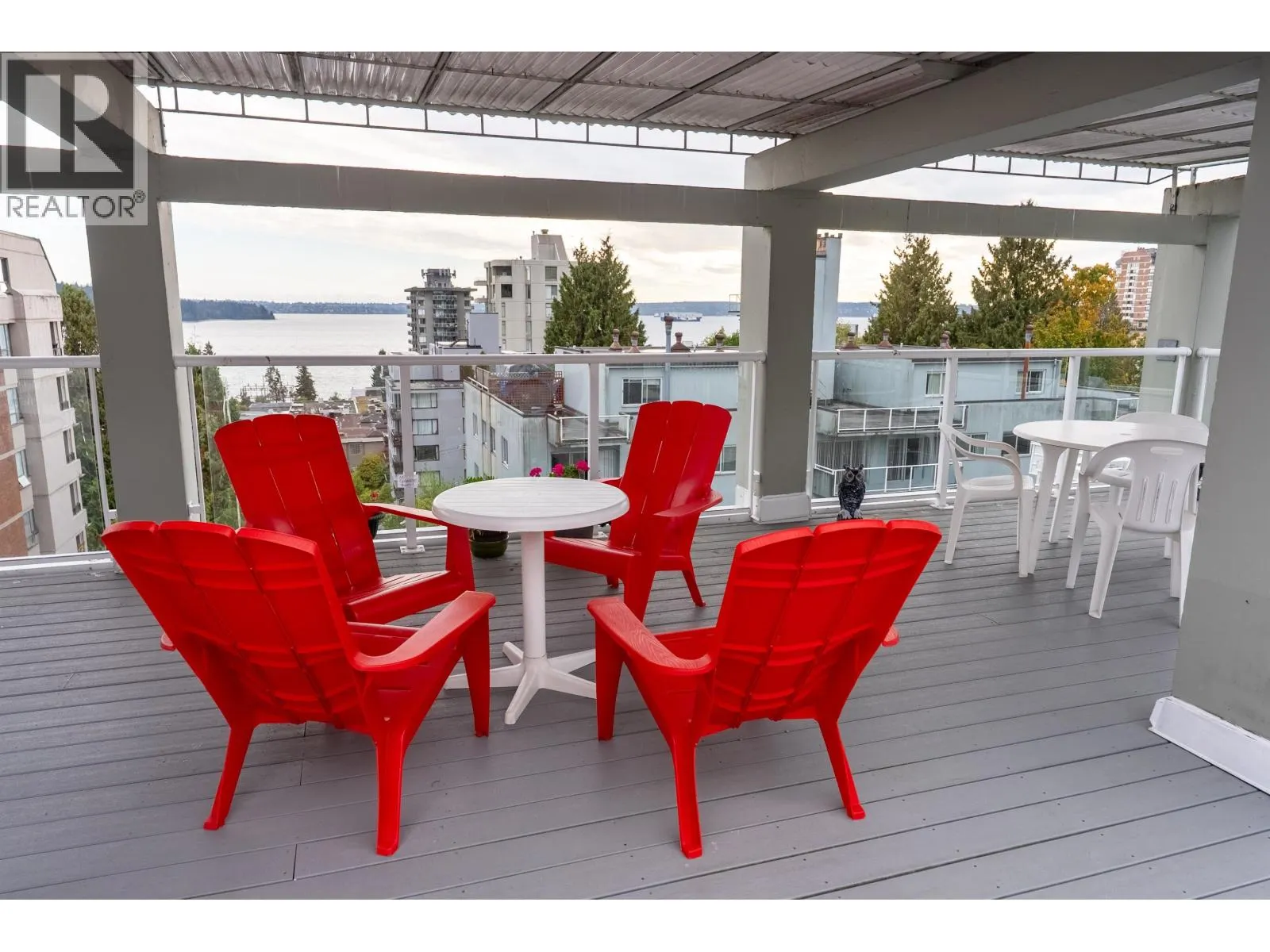 402 1750 ESQUIMALT AVENUE