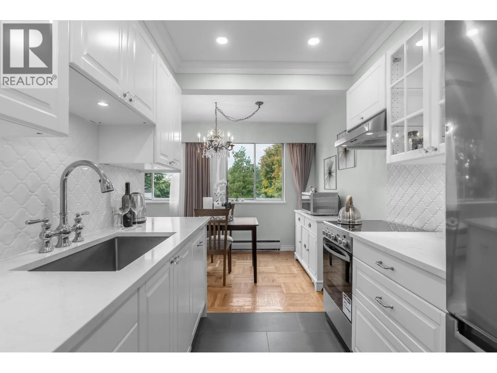 402 1750 ESQUIMALT AVENUE