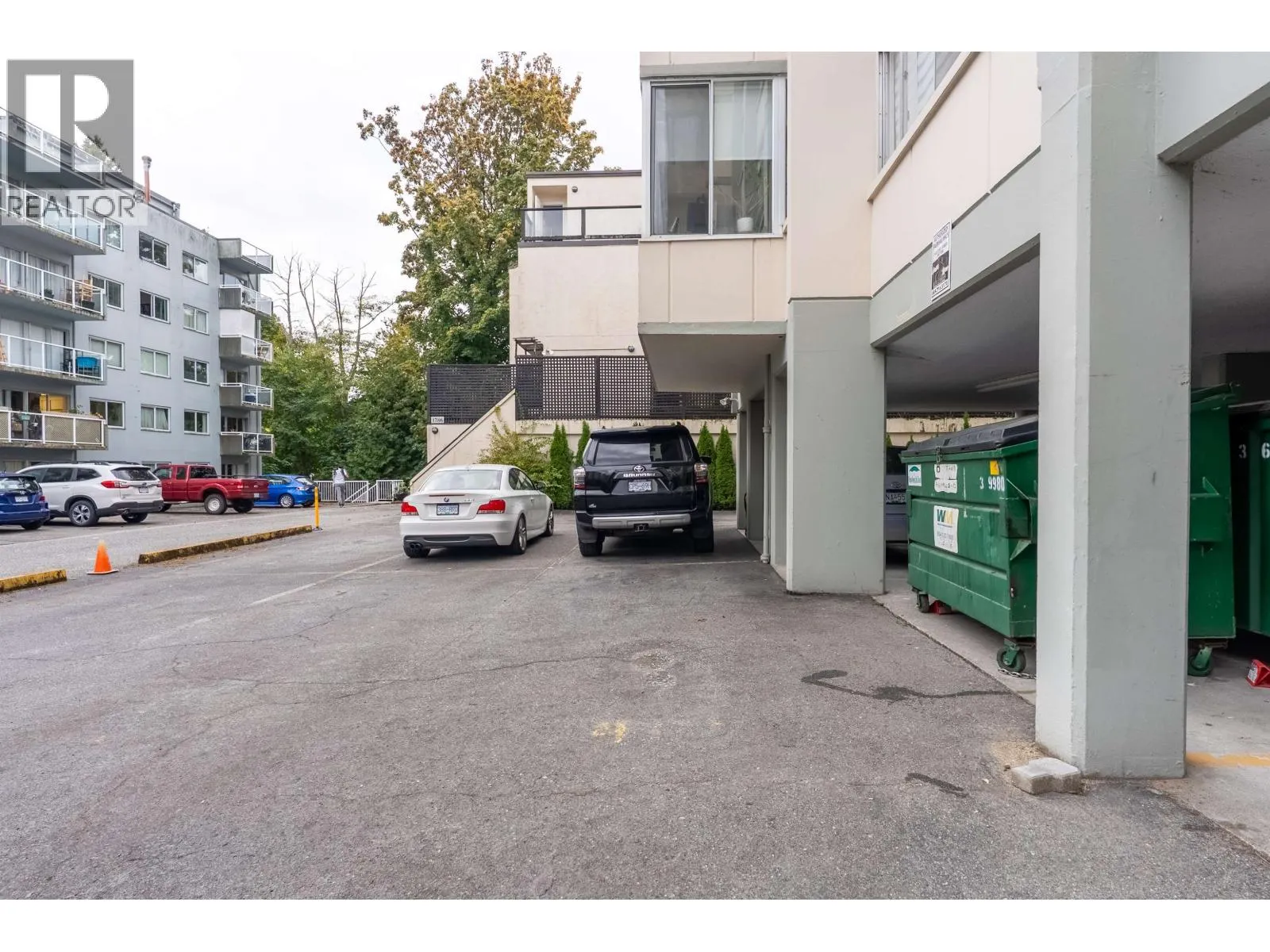 402 1750 ESQUIMALT AVENUE