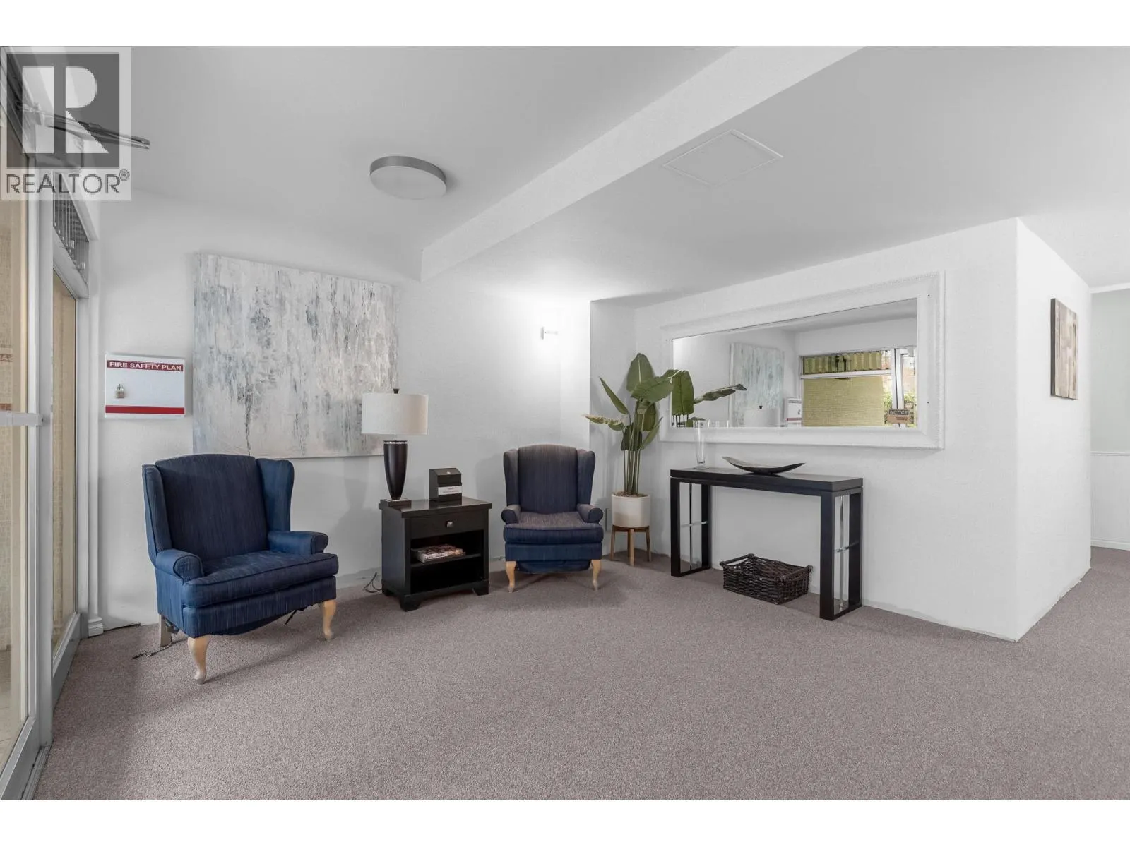 402 1750 ESQUIMALT AVENUE