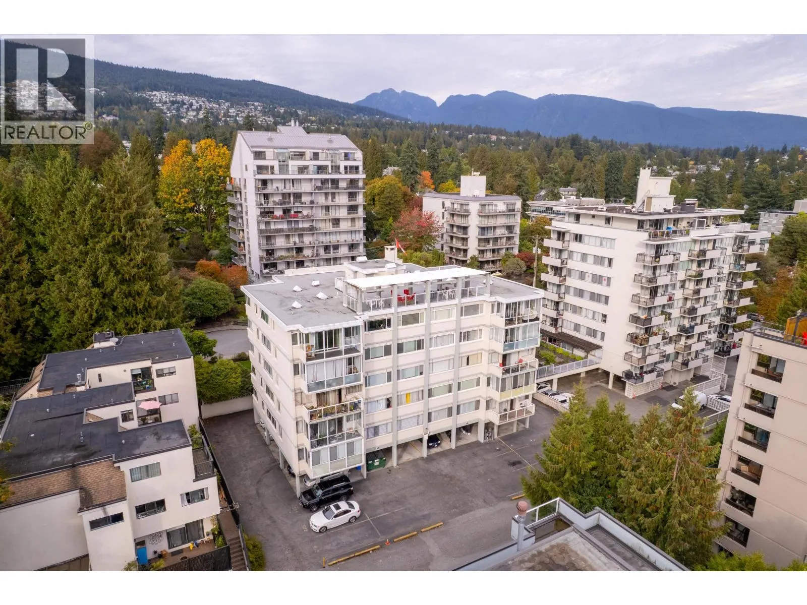402 1750 ESQUIMALT AVENUE