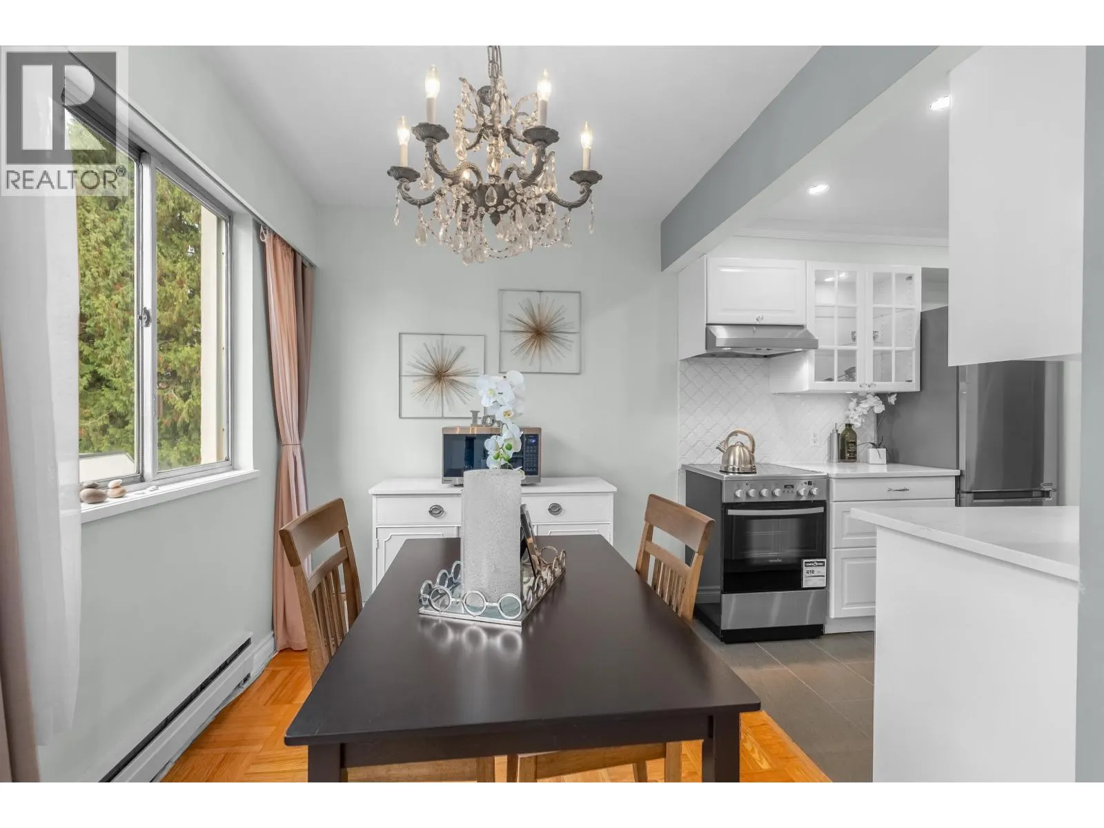 402 1750 ESQUIMALT AVENUE