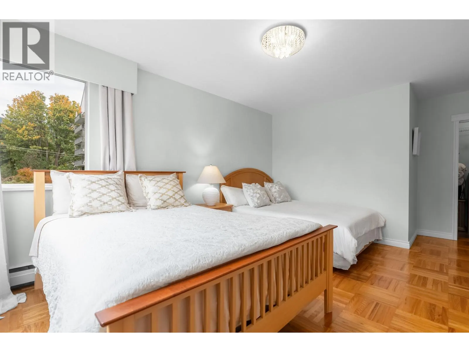 402 1750 ESQUIMALT AVENUE