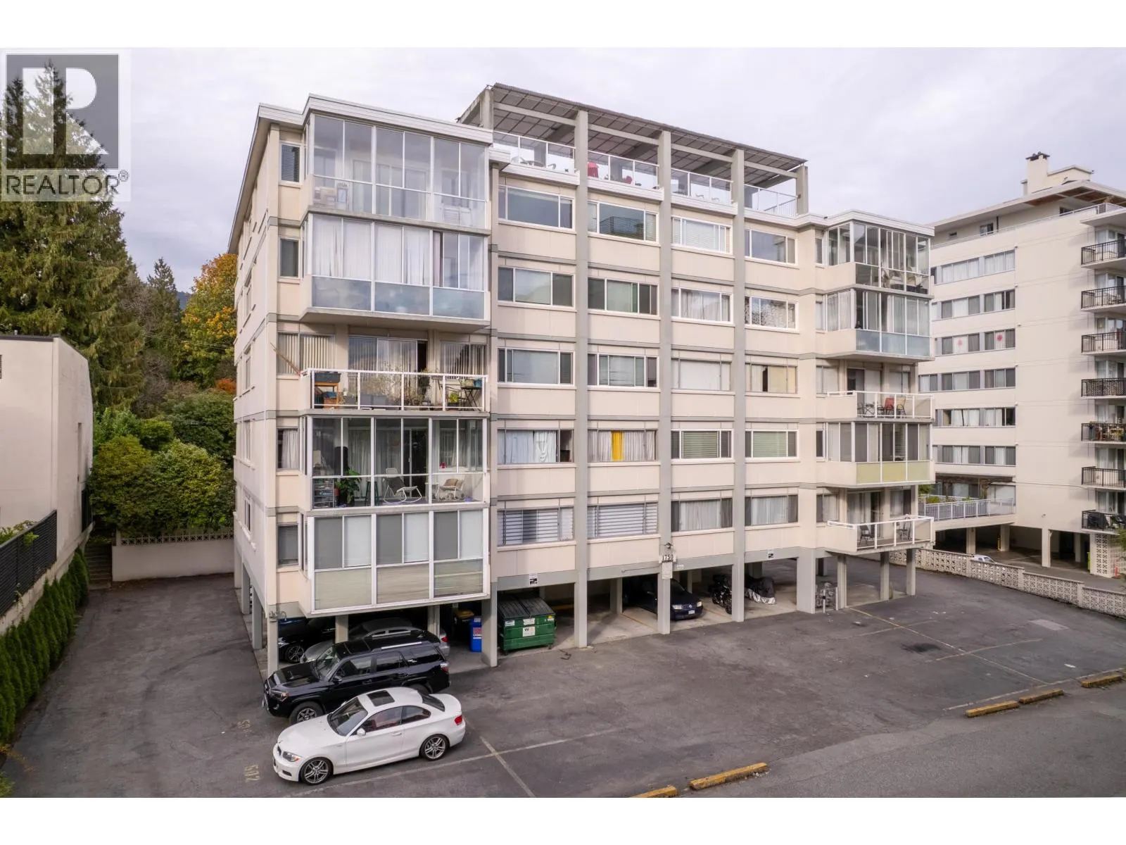 402 1750 ESQUIMALT AVENUE