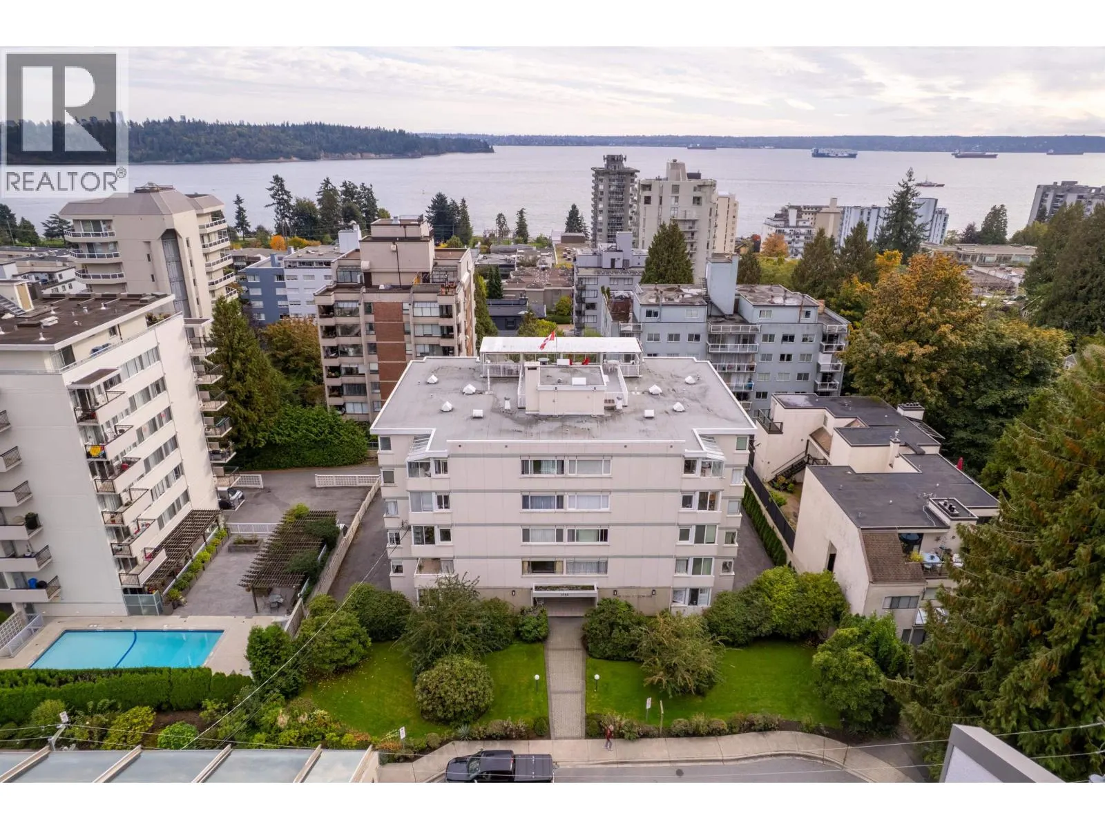402 1750 ESQUIMALT AVENUE