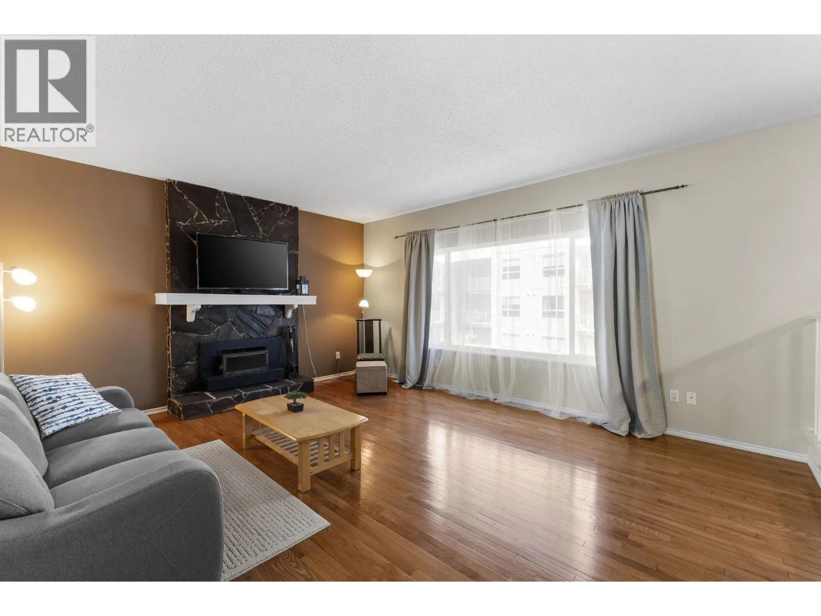 171 EDWARD CRESCENT