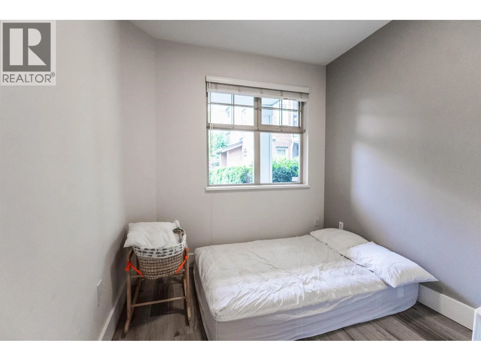 104 4883 MACLURE MEWS