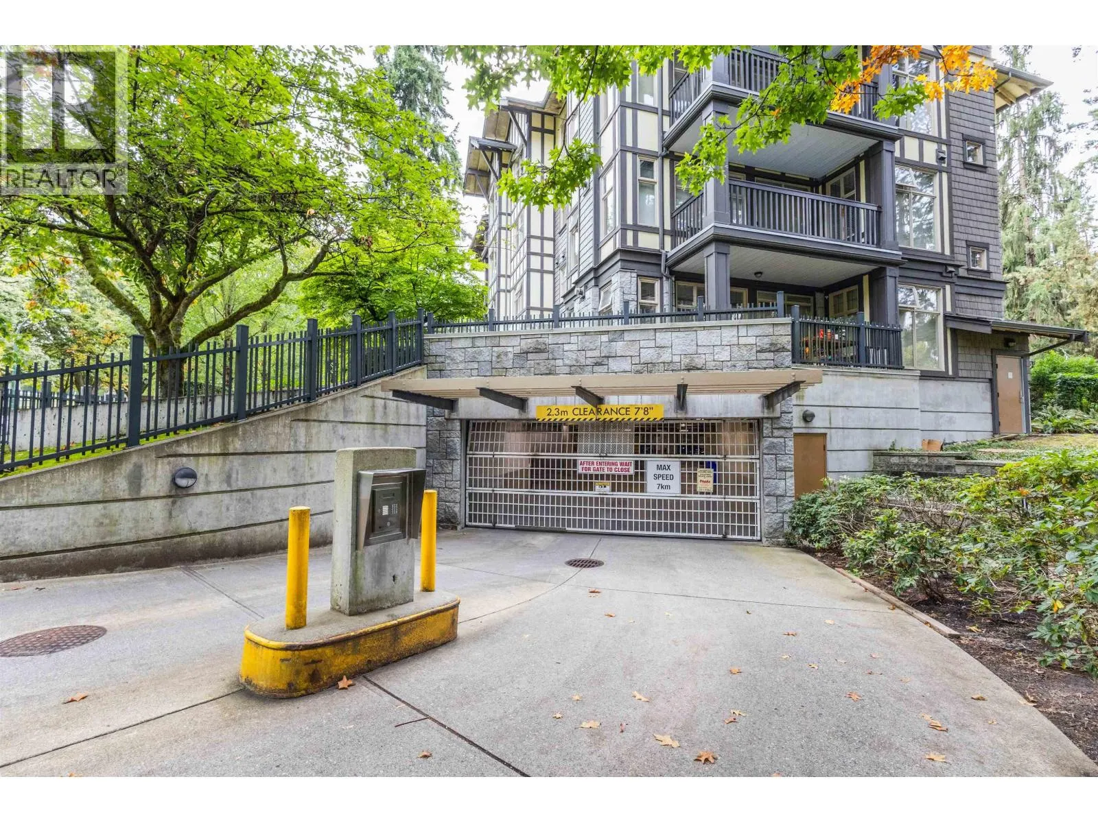 104 4883 MACLURE MEWS