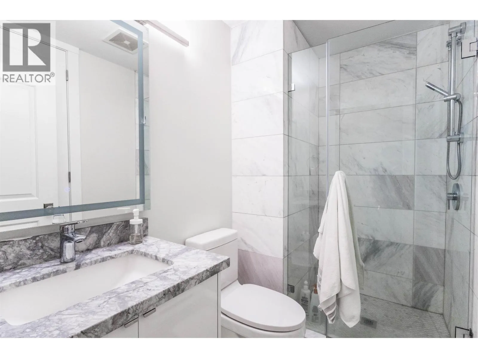 104 4883 MACLURE MEWS