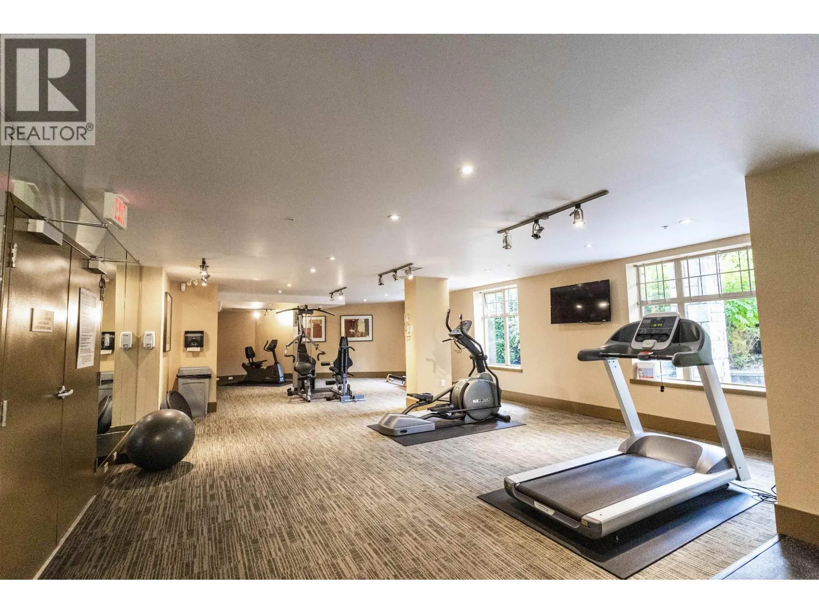 104 4883 MACLURE MEWS