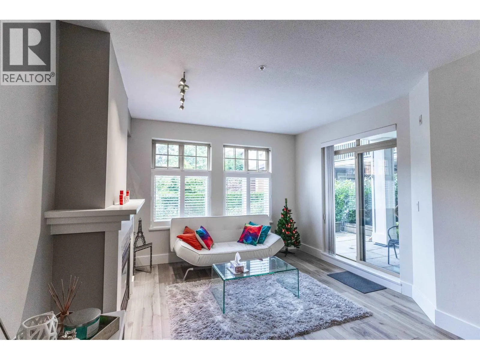 104 4883 MACLURE MEWS